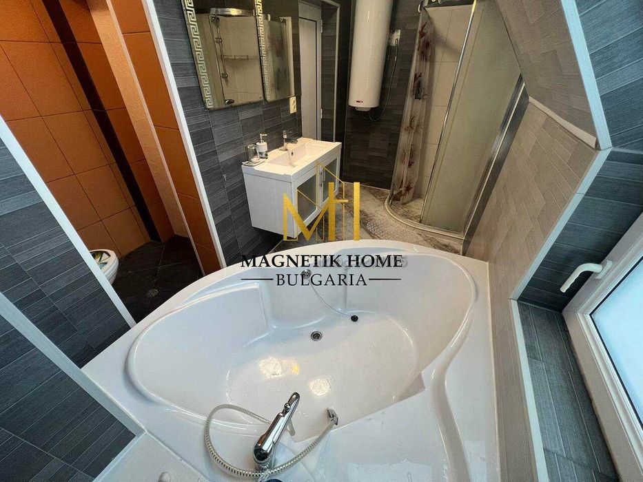 Омагьосващ едностаен апартамент с 3 тераси на метри в супер центъра