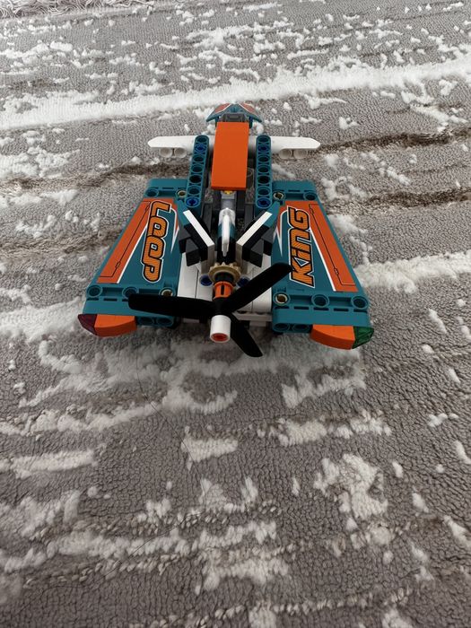 Продам оригинал лего техник