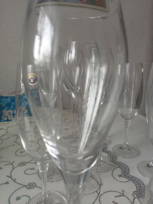 Продам бокалы английское хрустальное стекло и другие.