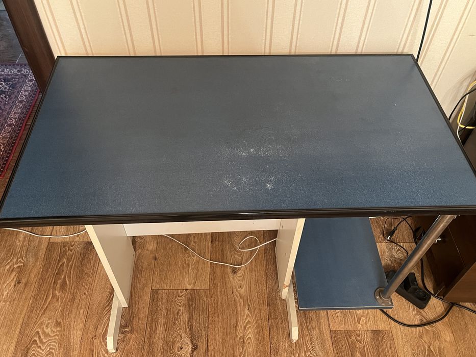 Письменный компьютерный стол парта