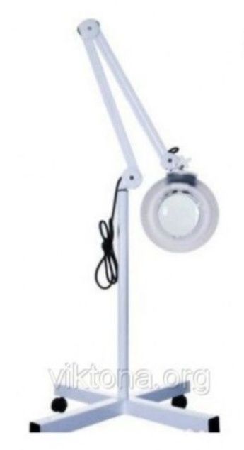 Лупа лампа на колёсах.