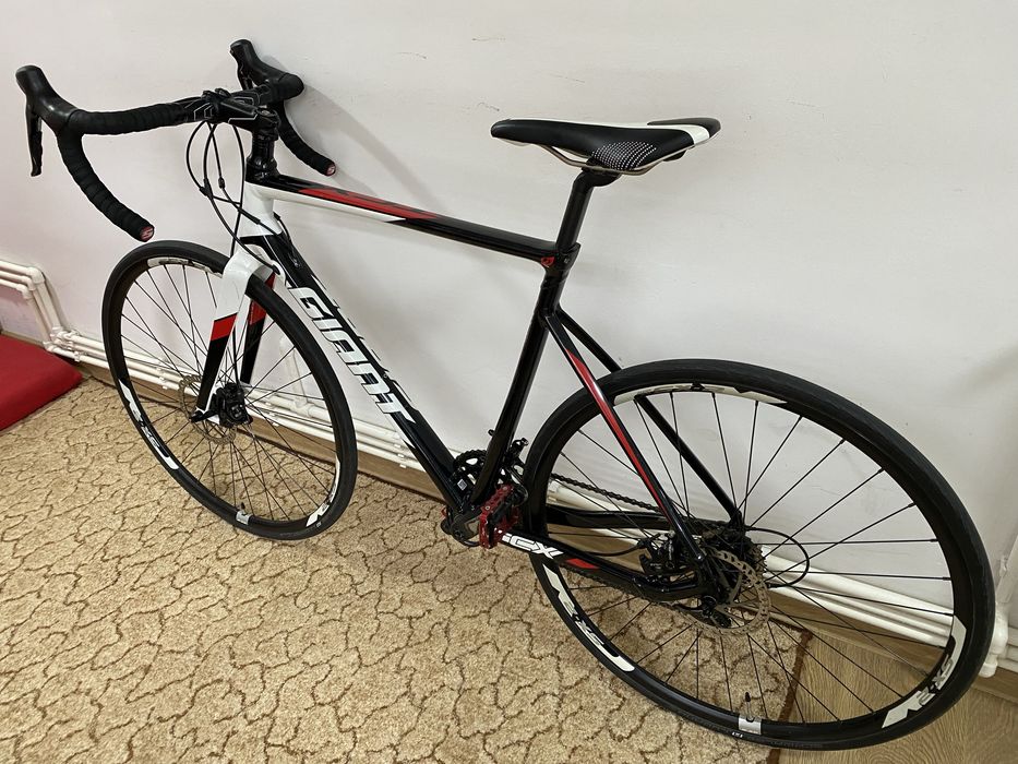Bicicleta cursiera carbon Giant ML roti 29 impecabila 2x11 viteze