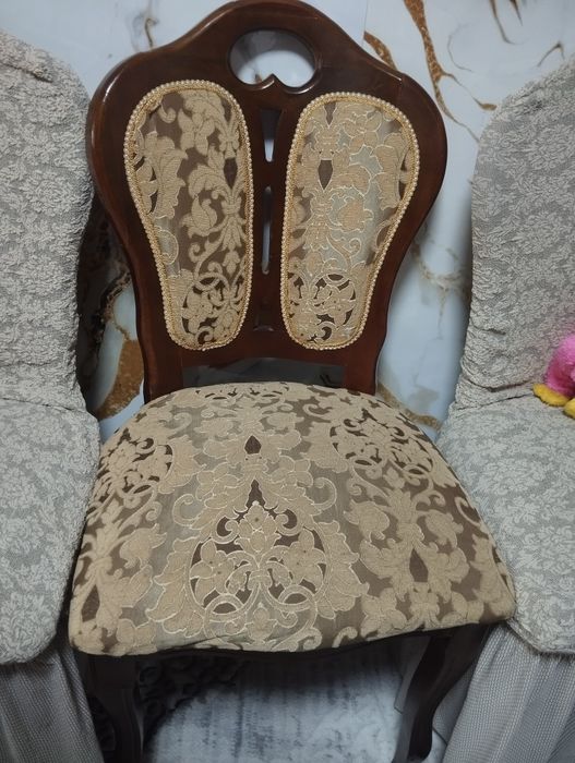 Продам стулья орех