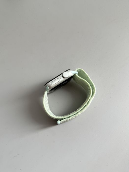Часы Apple  Watch SE