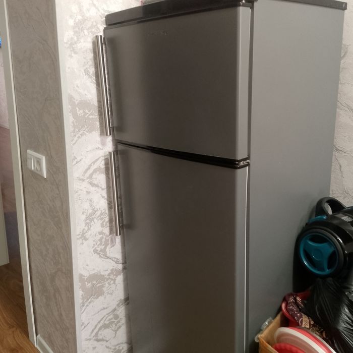 Холодильник сотилади