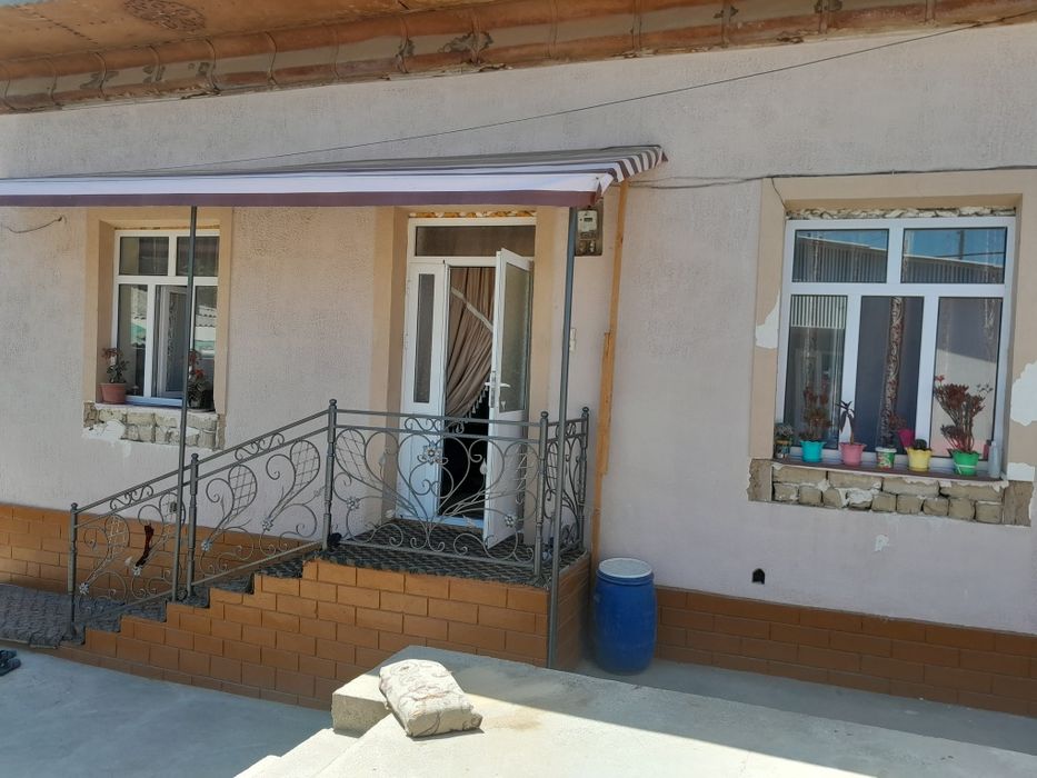 Uy sotiladi.3.5 sotix.4 xona