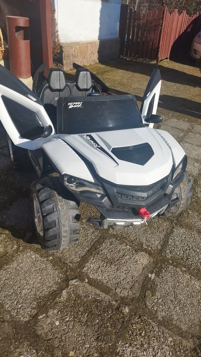 Акумулаторен детски джип!