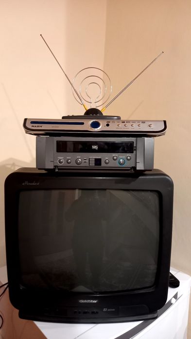 Телевизор , видео магнитола (видеодвойка)