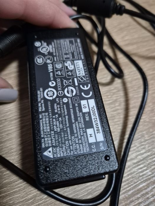 Încărcătoare laptop 3 modele.