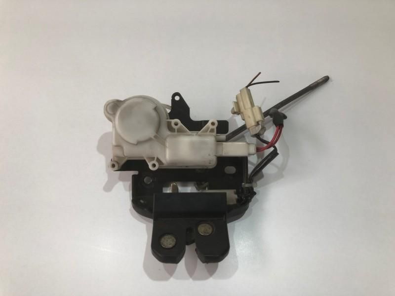 Broasca capota spate Mazda 6