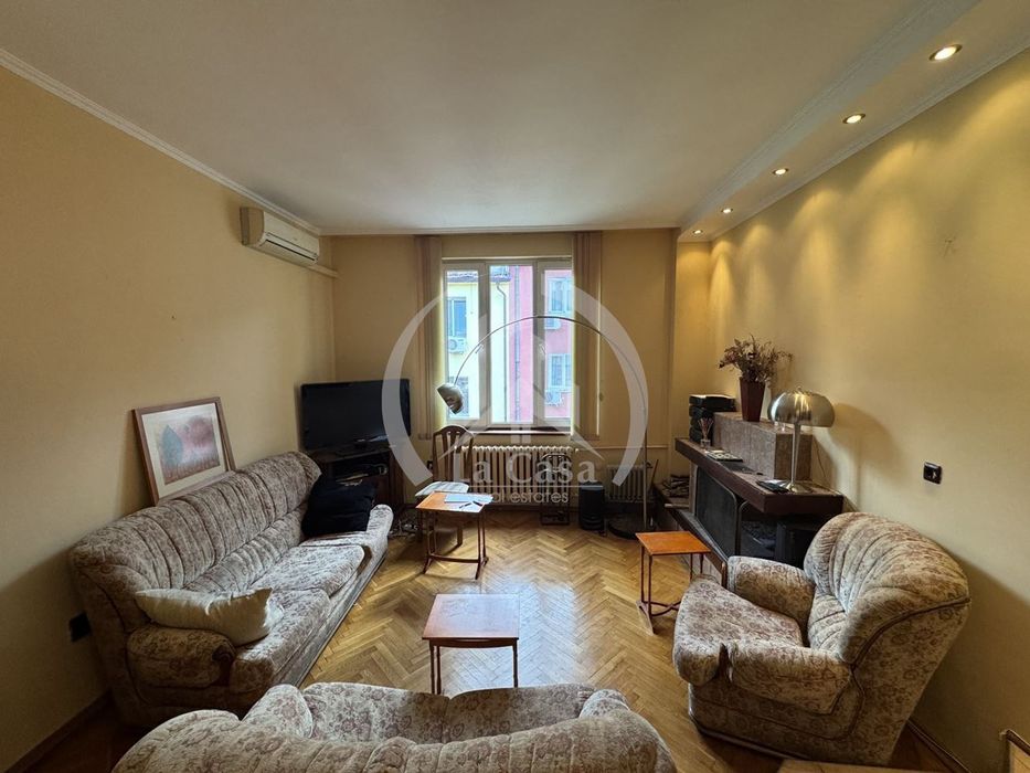 Дава се под наем Тристаен апартамент в София, Център - 110 кв.м за 1250 € - Снимка #1