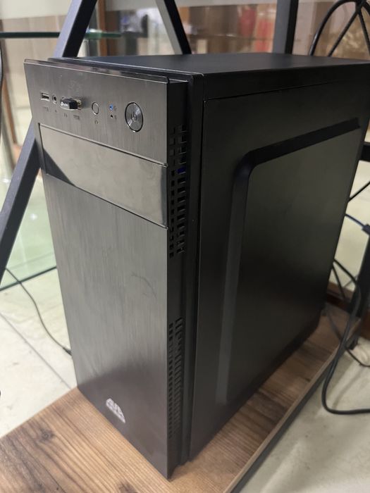 Kompyuter nabor, kalonka microlab, naushnik, hitech stol.