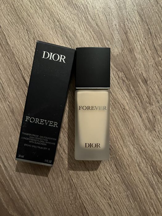 тональная основа dior