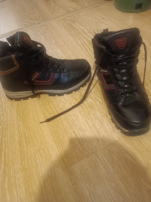 Продаются мужские зимние ботинки