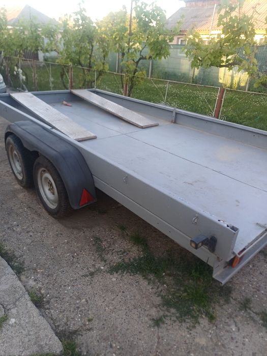 Vand remorca de 2000kg