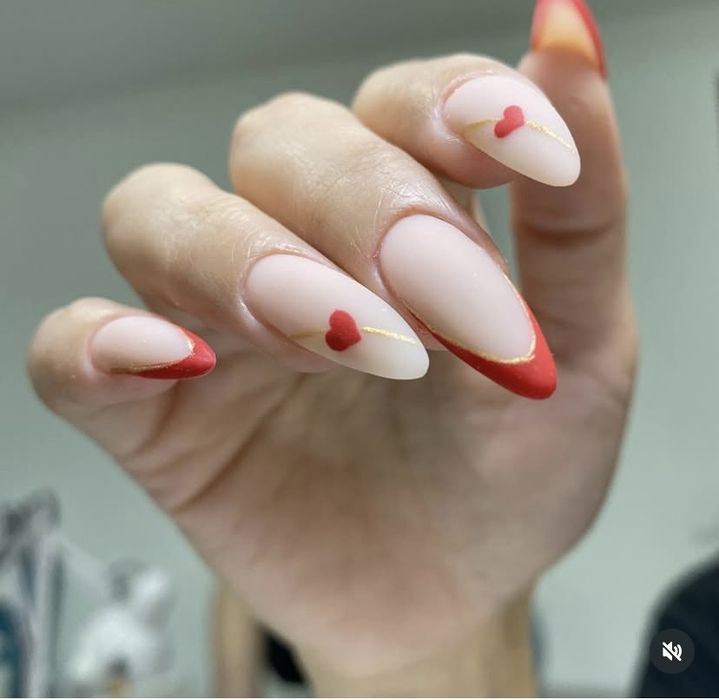 Маникюр и наращивание ресниц