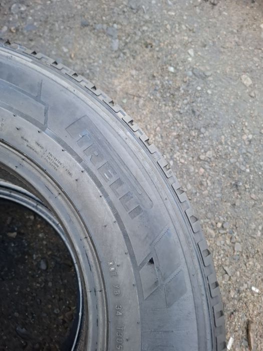 Vand 2 anvelope 215 70 15 c pireli de iarna