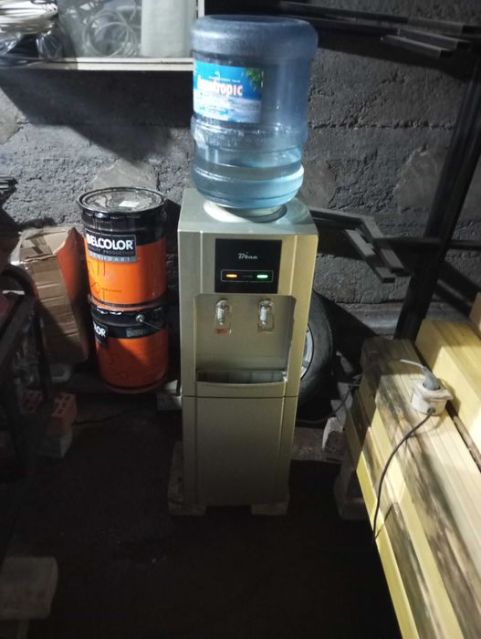 Кулер для воды с морозильником