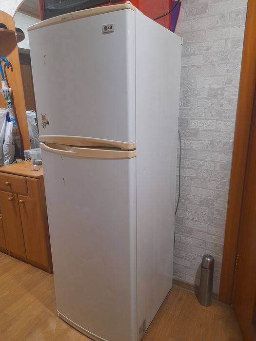 Продам холодильник LG.