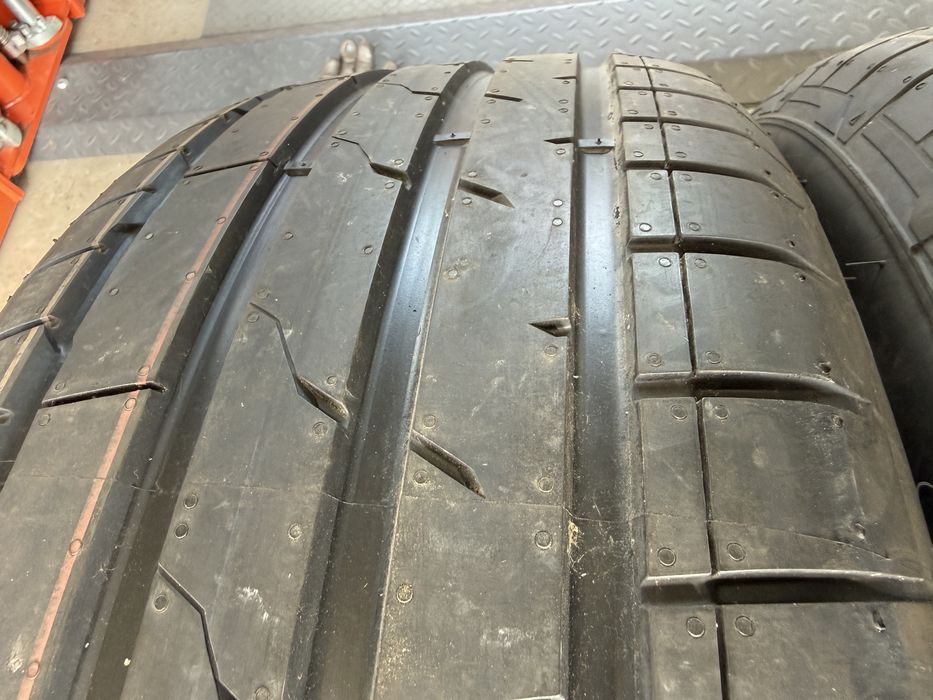 2x2бр. ЧИСТО НОВИ Летни Гуми С Борд 235/55R/18 -HANKOOK+TOYO- DOT:0822+5022 **AO+EV**