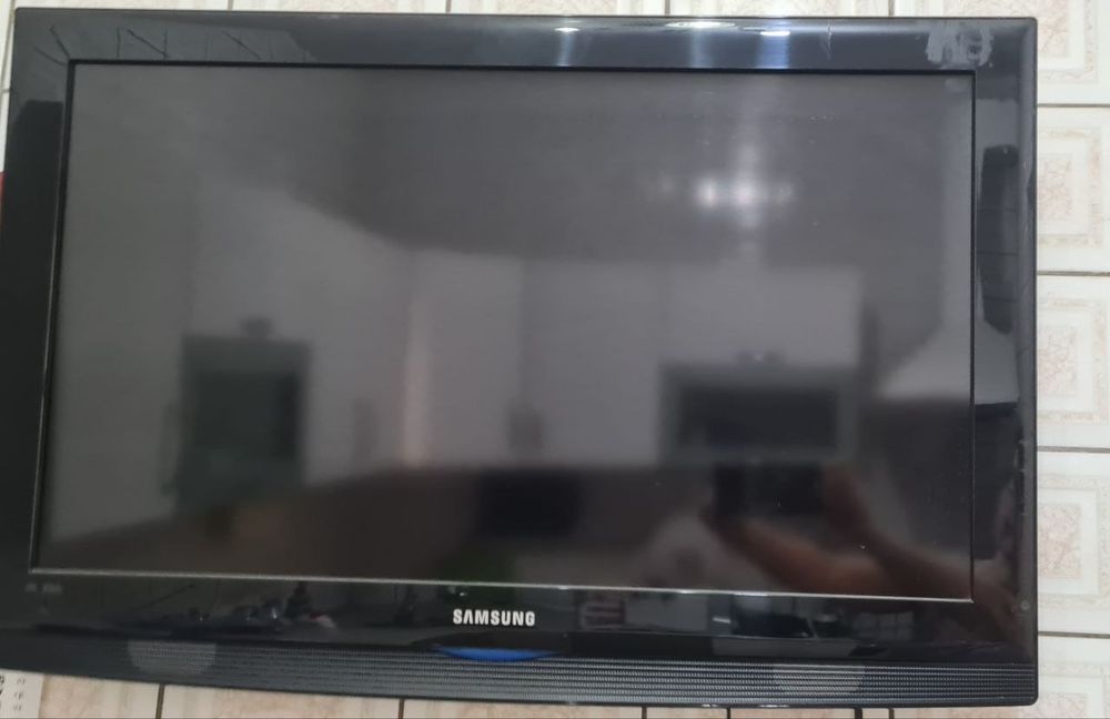 Телевизор Samsung 32 LCD