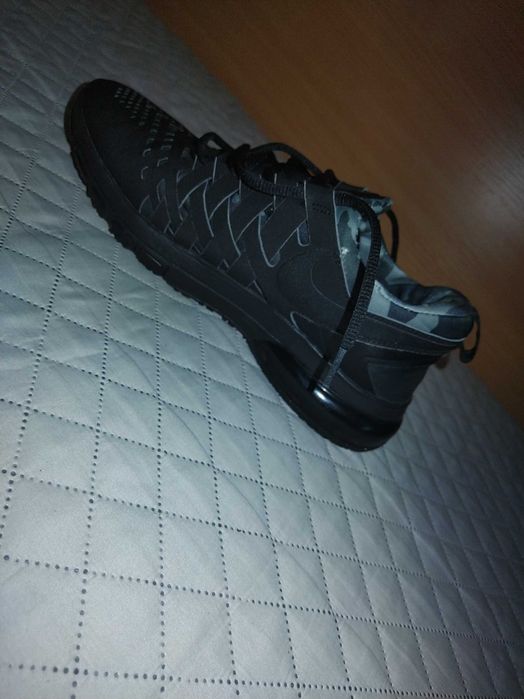 Adidași Nike Fingertrap TR, Mărime 42,In stare perfecta,negru(culoare)