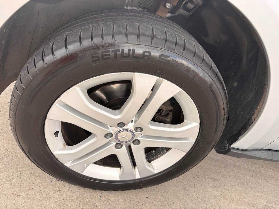 Продавам Мерцедес МЛ 320