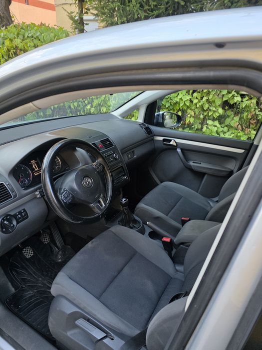 VOLKSWAGEN Touran 2012 — imagine 4