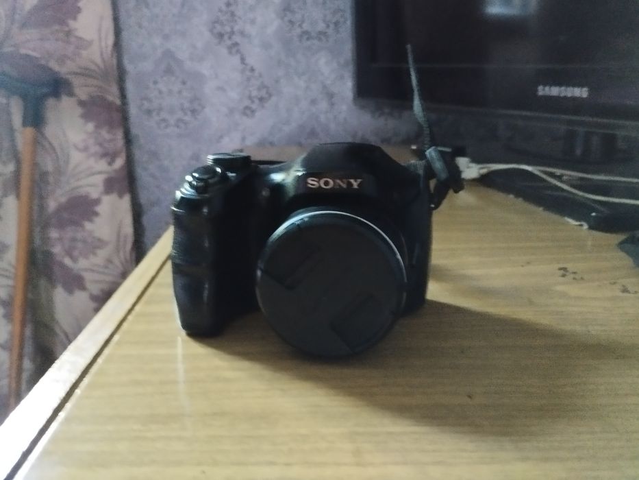 Sony dsc h100 в нормальном состоянии с чехлом