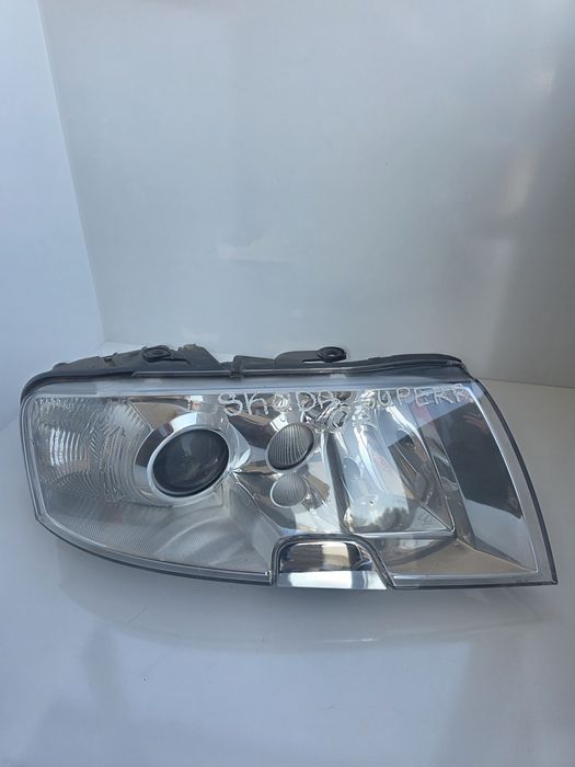 Десен фар Skoda Superb I 3U4