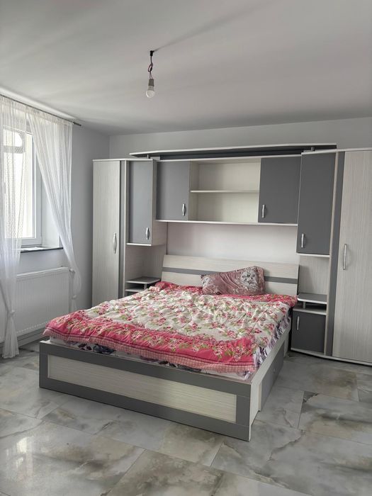 Închiriez apartament