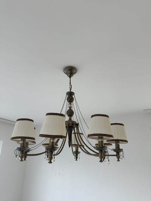 Candelabru elegant cu 6 brațe și abajururi crem