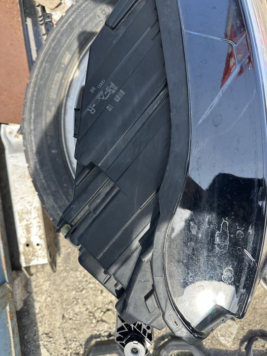 Audi Q5/SQ5 2022 Десен Фар Оригинален