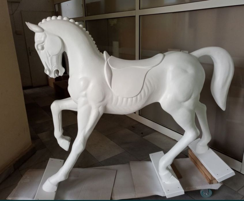 Кон от дърво люлеещ се