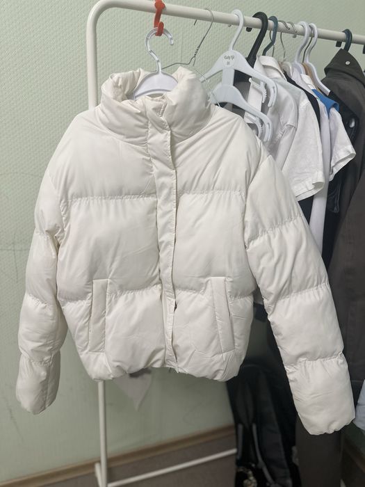 Продам Куртки Блузка размер s.