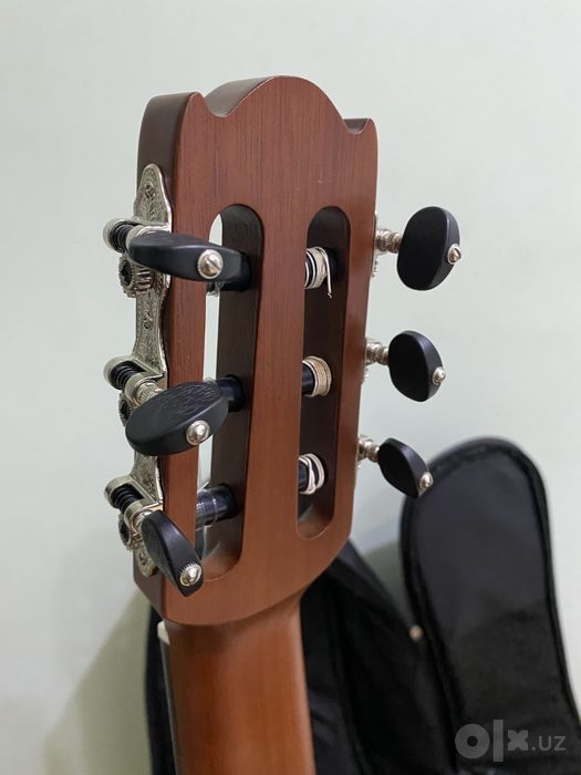 Gitara (Yamaha} classika
