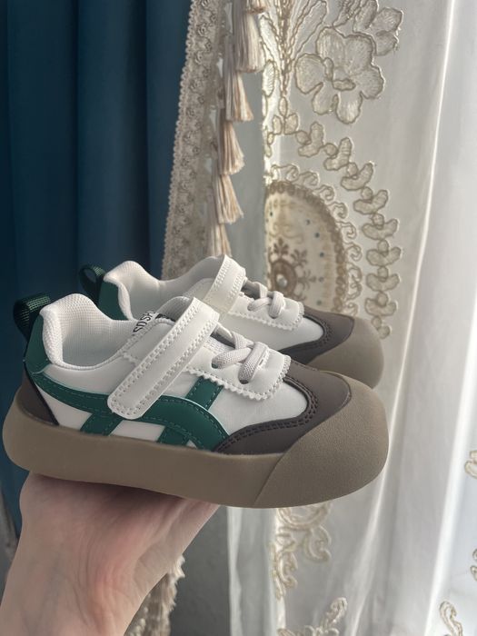 Продам детские кроссовки НОВЫЕ