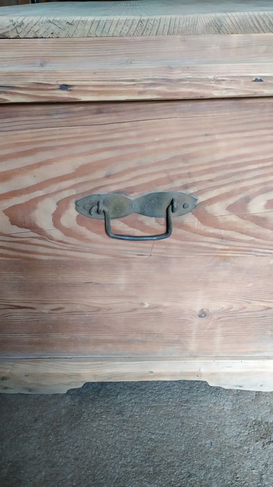 Продавам сандък.