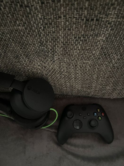 Vând Xbox series x că nou CITITI DESCRIEREA VA ROG!!!