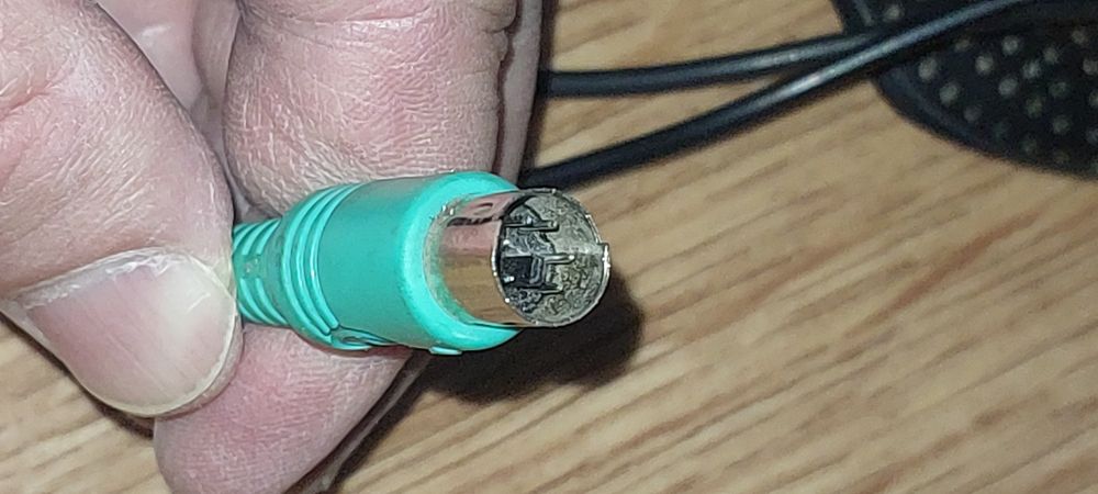 Продам проводную мышь