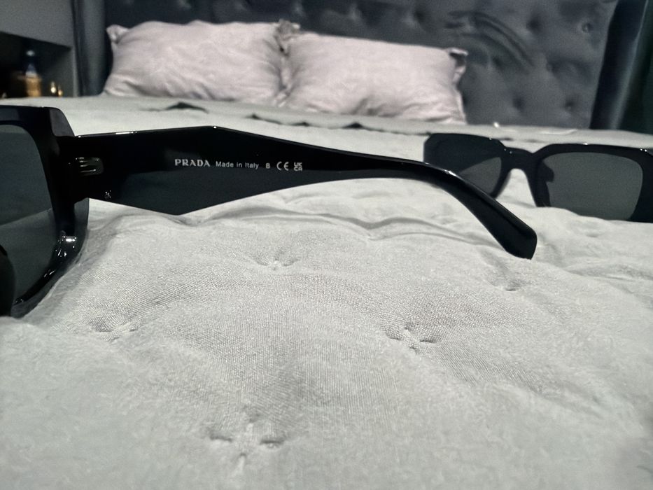 Prada очила.