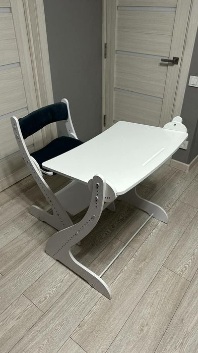 Растущая ругулируемая удобная парта для правильной осанки