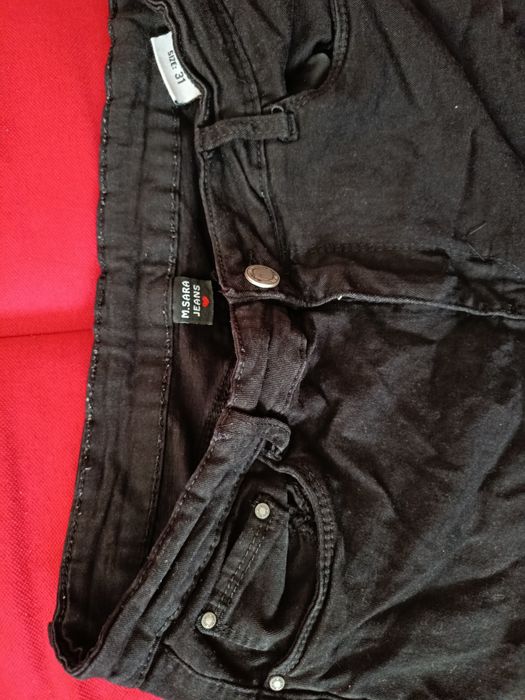 Blugi elastici cu buzunare