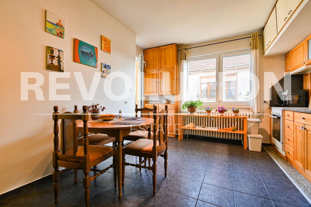 Дава се под наем Тристаен апартамент в София, Център - 135 кв.м за 1100 € - Снимка #7