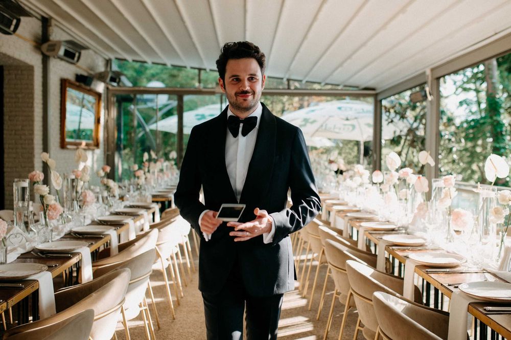 Costum ceremonie Men's Cave