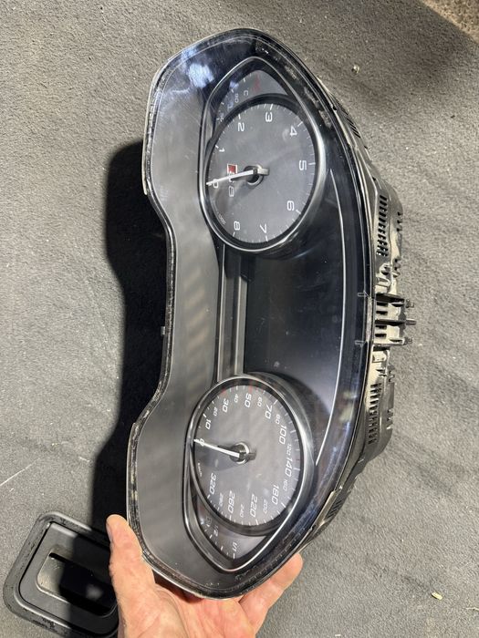 Километраж скоростомер за audi S8 D4