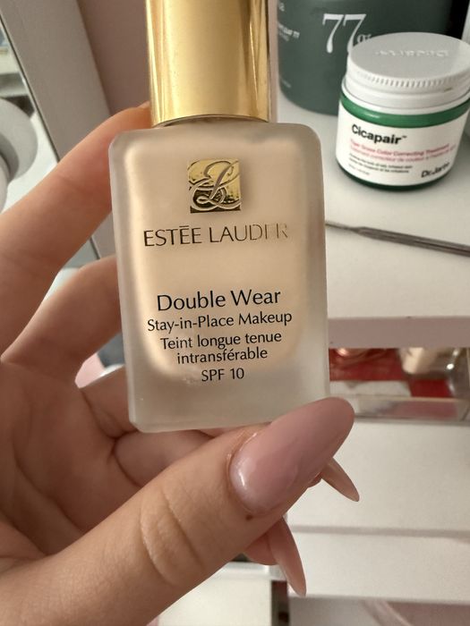 Esteѐ lauder 0N1