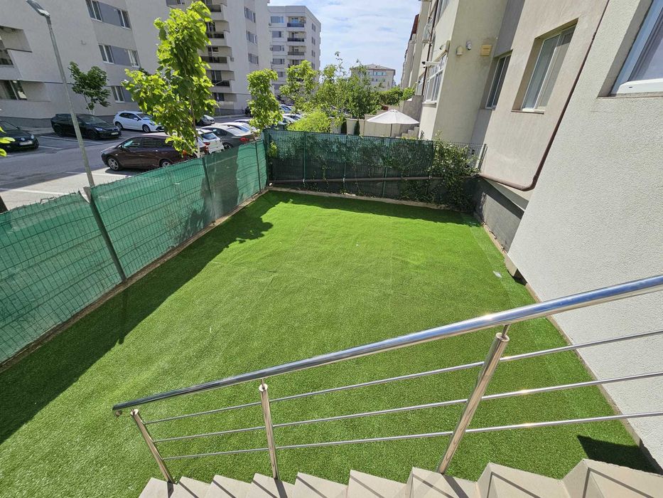 Apartament doua camere cu loc de parcare si curte proprii