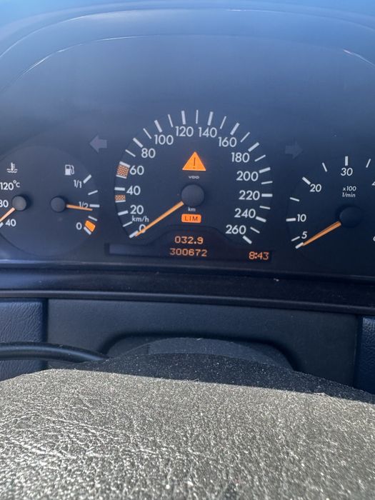 Mercedes- Benz E 300  3.0 D  automatic