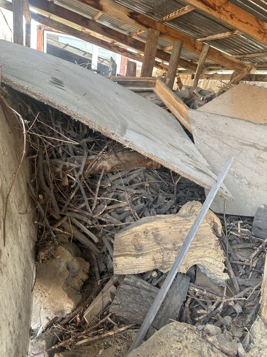 Отдаем древесину,дрова, если кому то нужно можете обратиться.